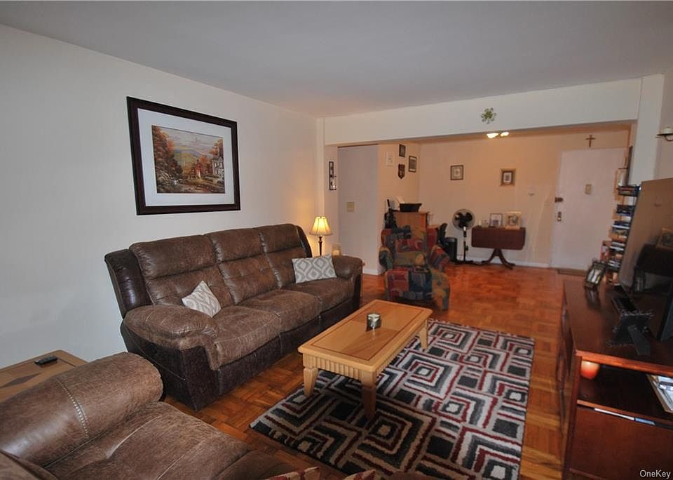 1st image of 4 Sadore Ln APT 2T