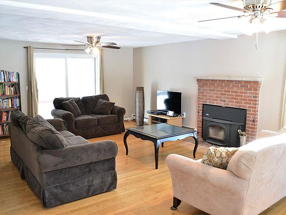 4th image of 15 Virginia Meadows Dr