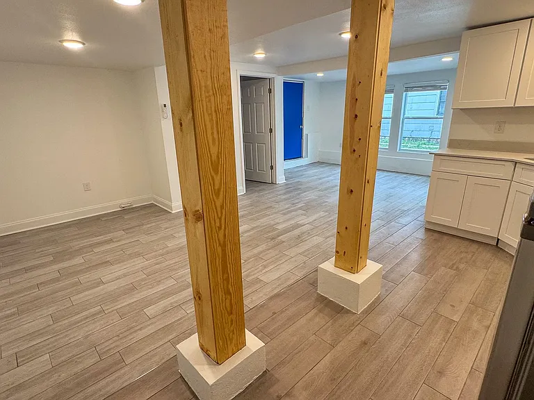 Freshly Renovated 2bd/1ba with New Appliances Near Campus — Photo 10