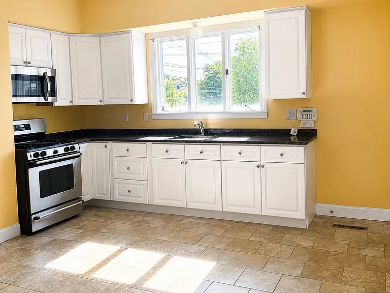 406 Admiral St #1 — Photo 4