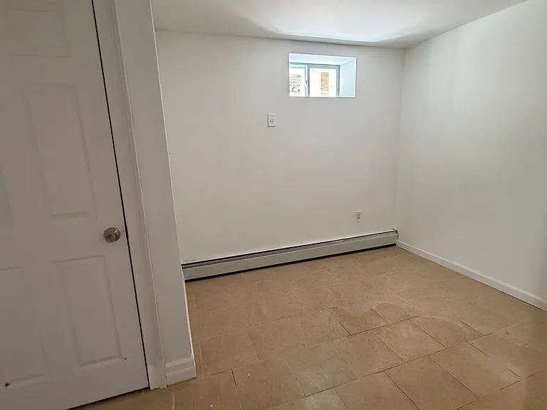 819 Hollywood Ave #1B — Photo 6
