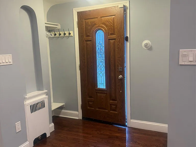 302 Oakford St — Photo 3