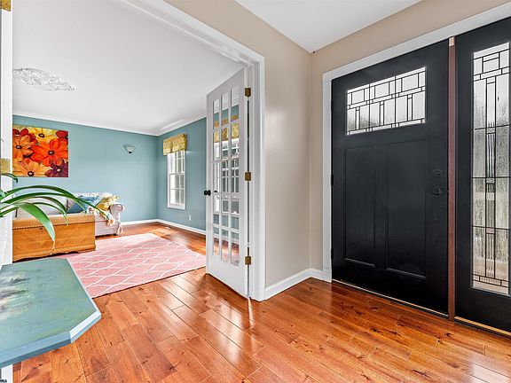 3rd image of 1002 Deerwood Dr
