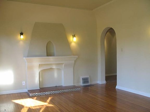 5th image of 8264 Oakwood Ave