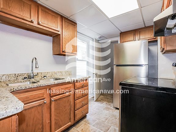 1194281_005_kitchen_13786539.jpg