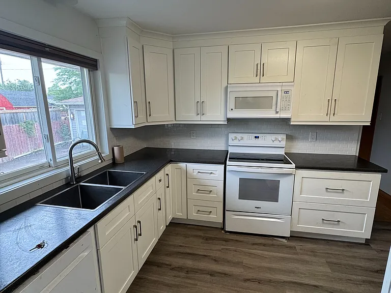 100 Susan Ave — Photo 10
