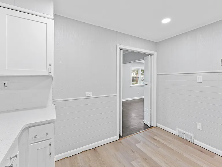 806 S Fairview St — Photo 7
