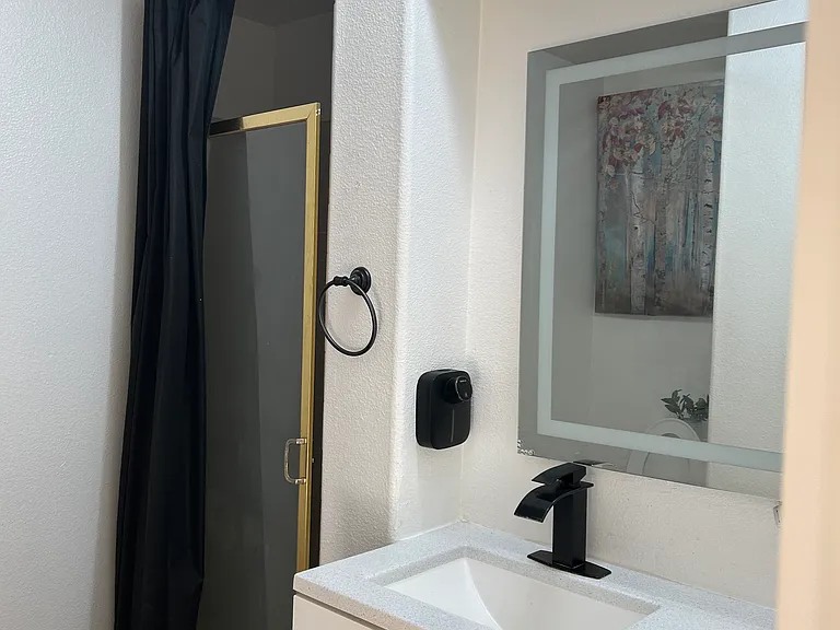 107 N Helm Ave — Photo 14