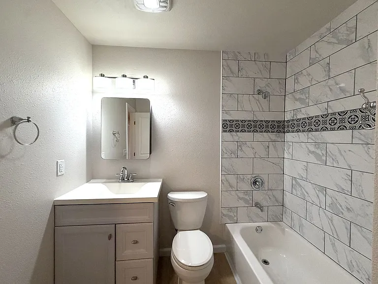 941 Valley Rd — Photo 15