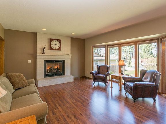 3rd image of 5215 W Orangewood Ct