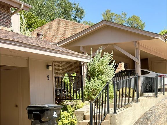 3rd image of 4000 Hickory Rd APT 10