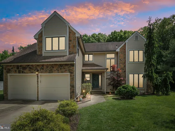 12 Edinburgh Ln, Mount Laurel, NJ 08054