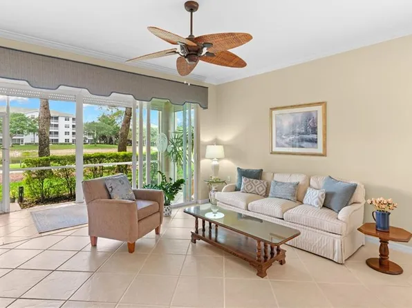 3980 Bishopwood CT E #4-106, NAPLES, FL 34114