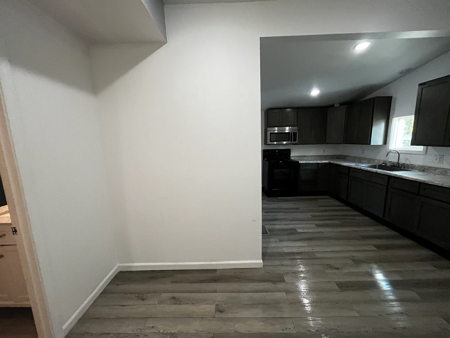 3 bed, 989 sqft, $1,425 — Photo 4