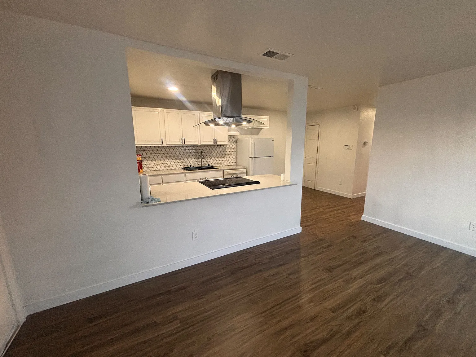 3 bed, 1.5 bath, 950 sqft, $1,800 — Photo 1