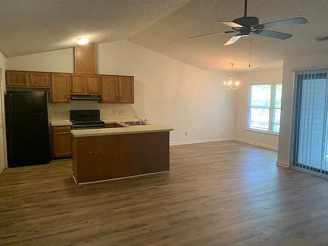 122 W Victoria Ct — Photo 6