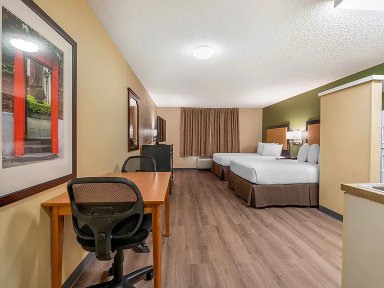 Studio Suite - 2 Full Beds