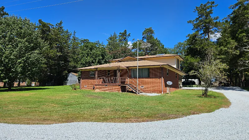 3 bed, 2000 sqft, $2,500 — Photo 2