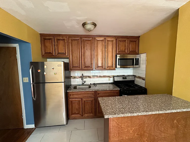 2925 Cruger Ave #1 — Photo 3