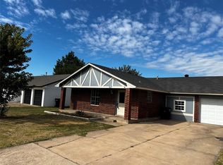 917 Newport Ave, Moore, OK 73160