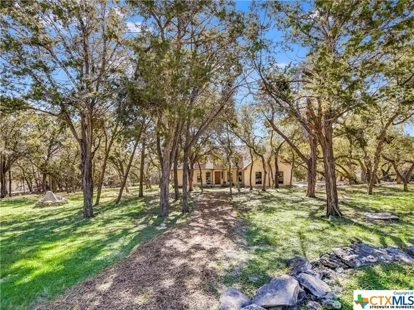 400 Arrowhead Pass, Wimberley, TX 78676