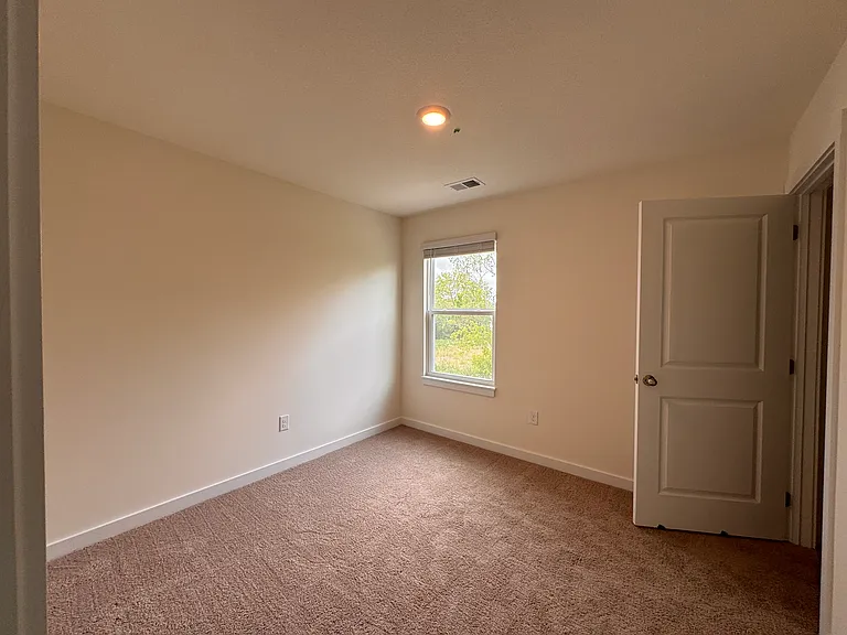 574 White Oak Ln — Photo 13