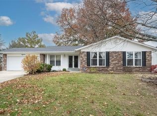 18 Lake Meramec Dr, Saint Peters, MO 63376