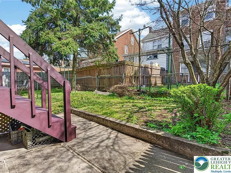 216 W Bertsch St — Photo 24