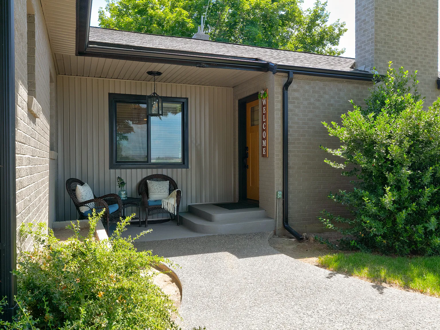 3 bed, 2.5 bath, 2800 sqft, $2,850 — Photo 1