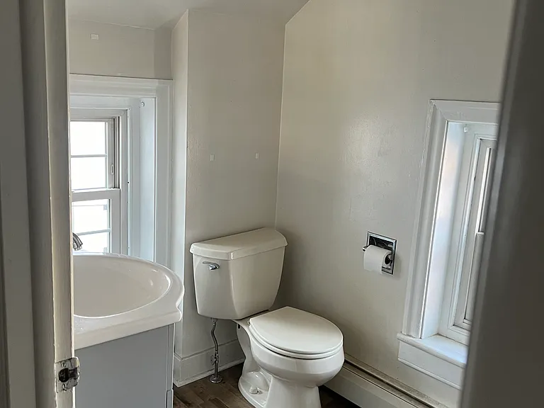 122 N Main St — Photo 10