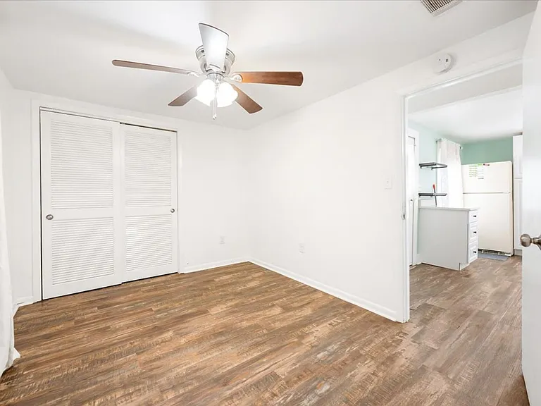 2208 E 56th St — Photo 16