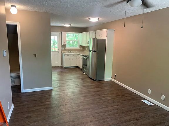 2nd image of 710 Corey Pl #2