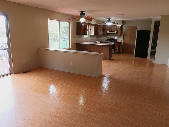 5th image of 709 Solano Dr