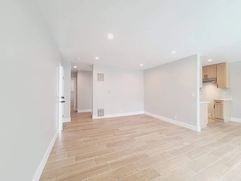 1776 S Rimpau Blvd — Photo 2