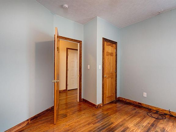 5th image of 17201 Grovewood Ave #3