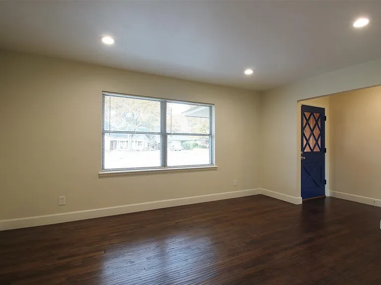 717 Greenleaf Dr — Photo 5