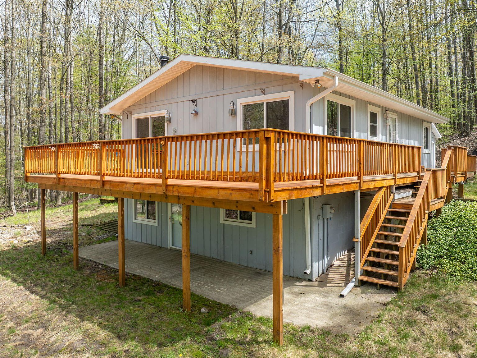 ヤヨマウンテンビューページ 10302 Mountain View Trl, Stanwood, MI 49346 | Zillow