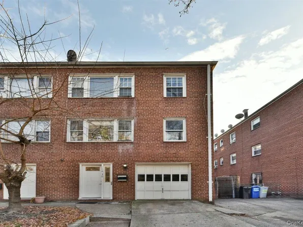 166-30 Gothic Drive, Jamaica Hills, NY 11432