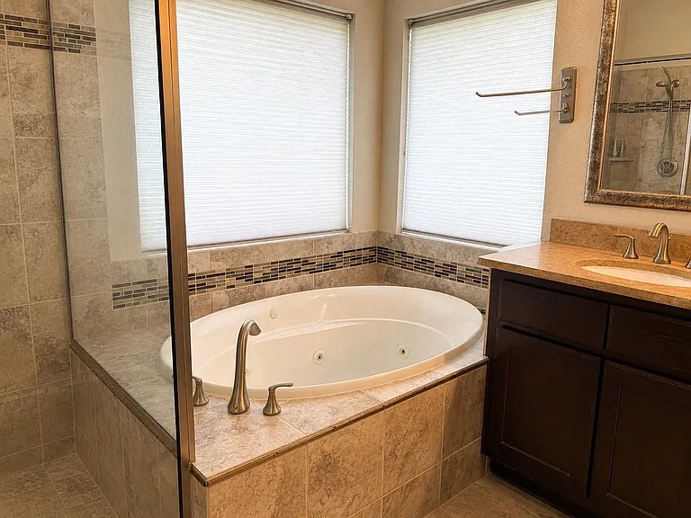 515 Newington Ln — Photo 18
