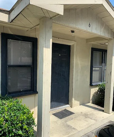 320 Fraser Cir #6 — Photo 5