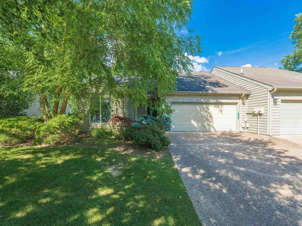 9417 S Harbour Pointe Dr, Bloomington, IN 47401