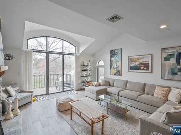 2 London Ct #2, Teaneck, NJ 07666