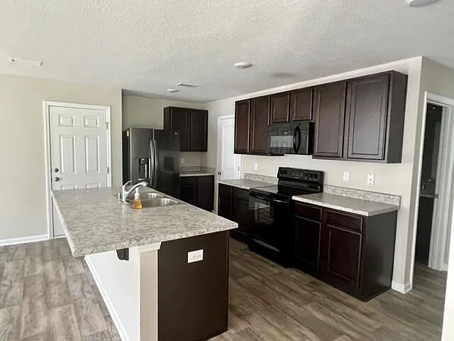 5 bed, $2,550 — Photo 4