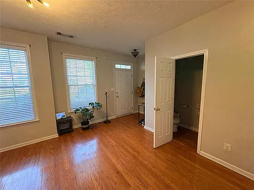 3082 Kentmere Dr Photo 1