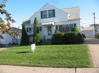 15400 Greendale Rd, Maple Heights, OH 44137