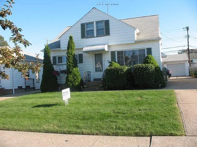 15400 Greendale Rd photo 1