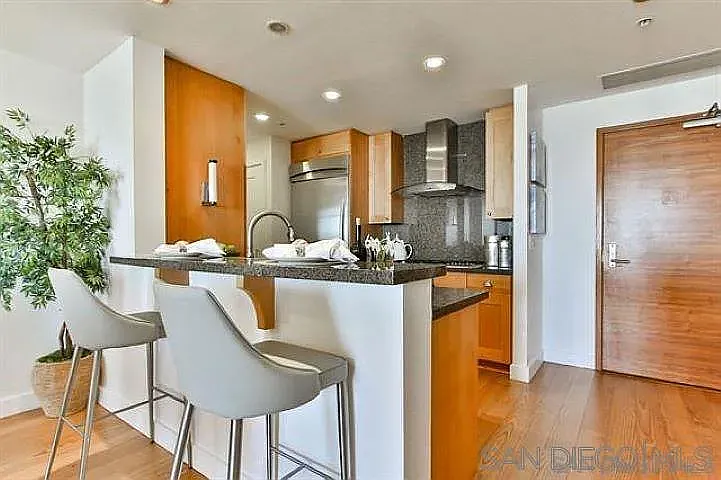 700 W East St #2702 — Photo 18