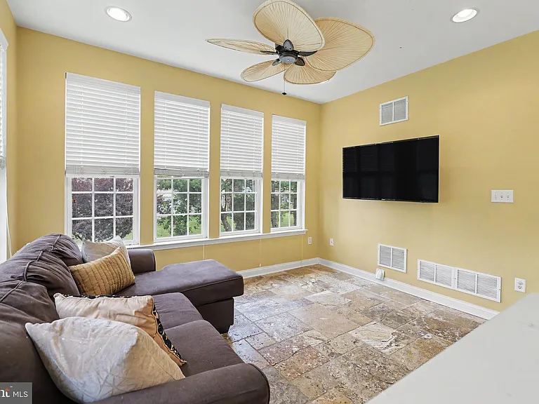 228 Leffler Cir — Photo 30