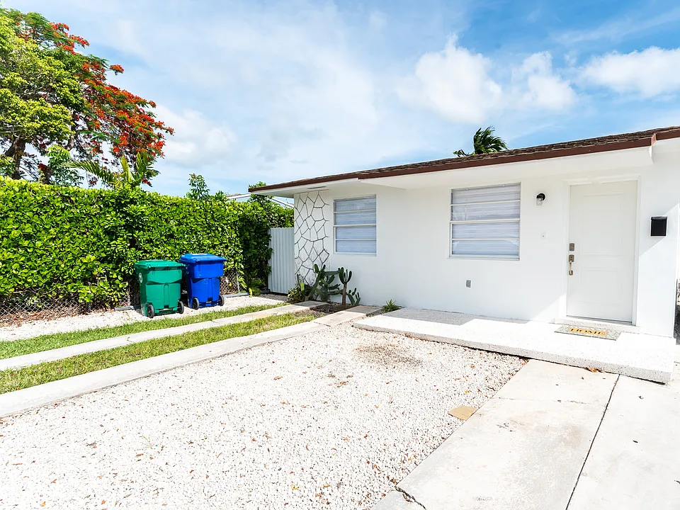 3306 SW 24th Ter