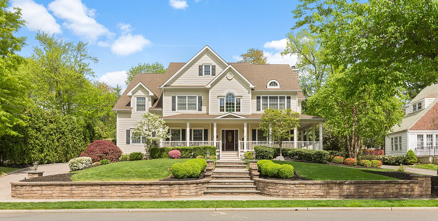 86 Linden Ave photo 1